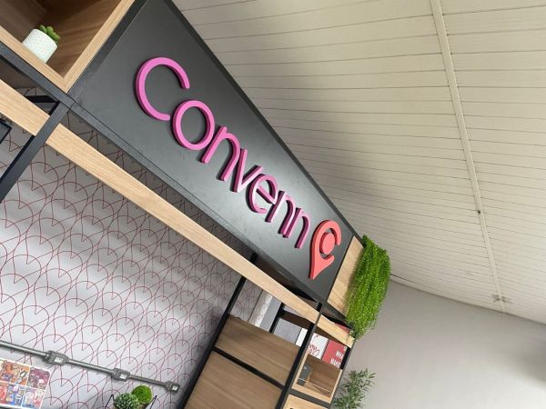 Logo em acrílico Cortado a laser 